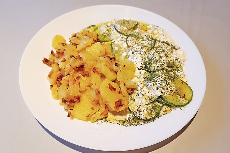 Röstkartoffel mit Hüttenkäse-Gurken