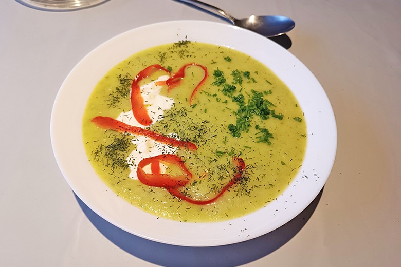 Erdäpfel-Gurkensuppe
