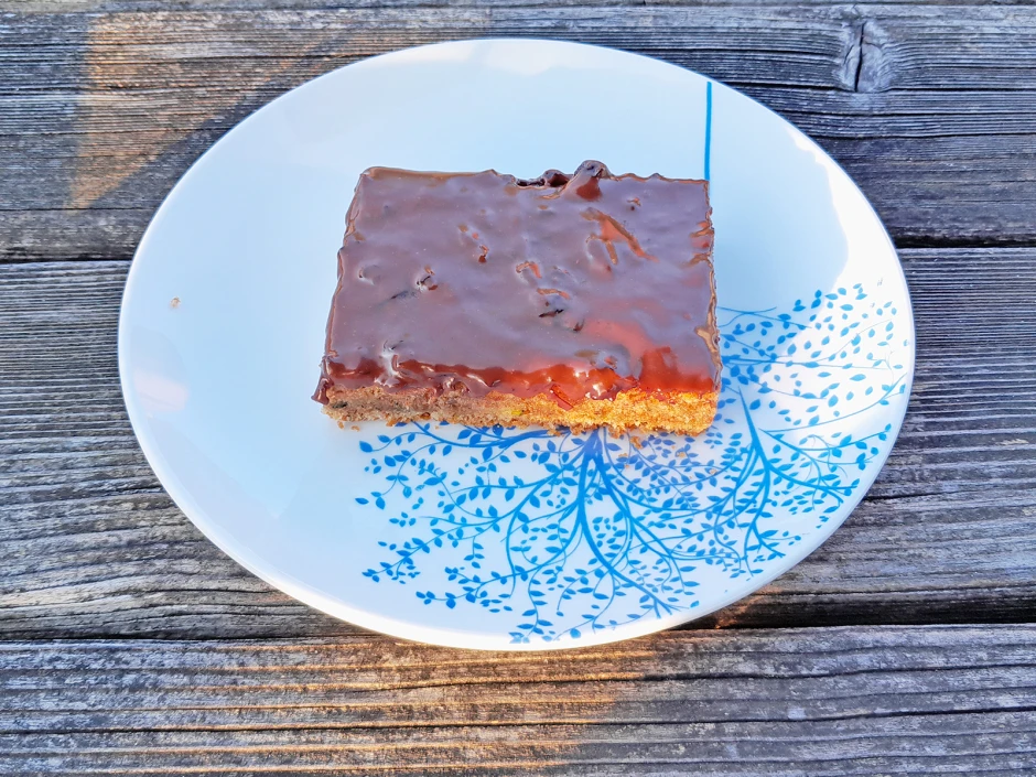 Zucchinikuchen mit Schokoladeglasur
