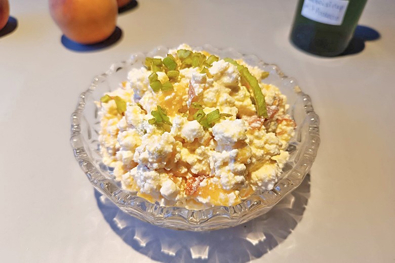 Bröseltopfen-Pfirsich Schale