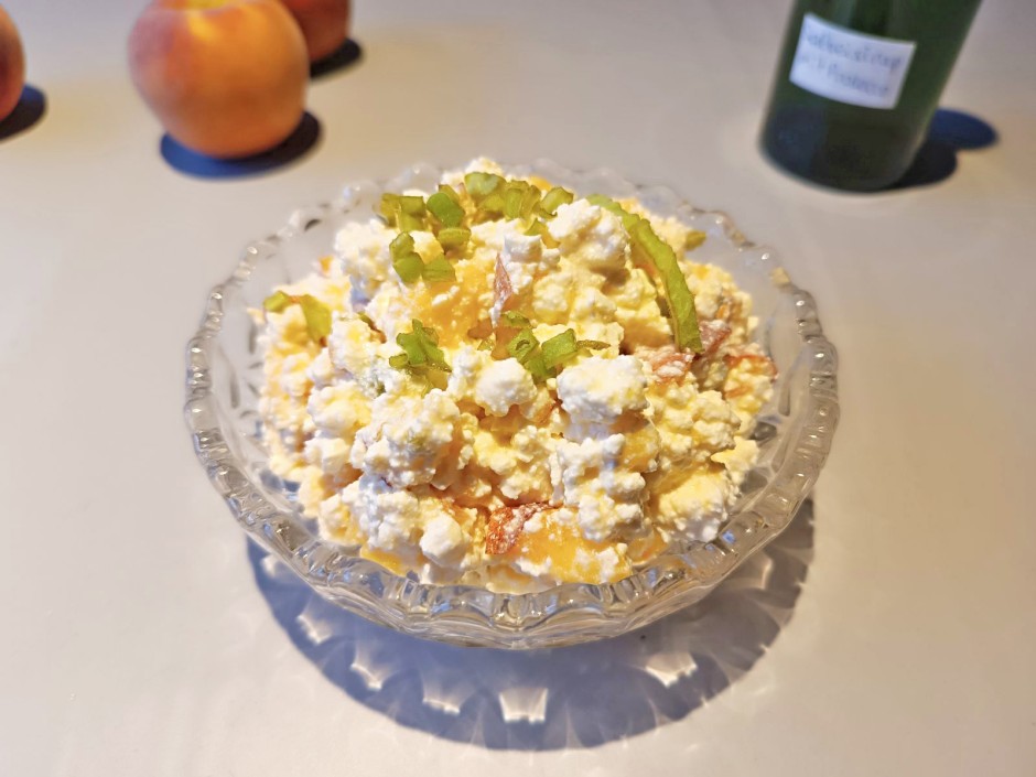 Bröseltopfen-Pfirsich Schale