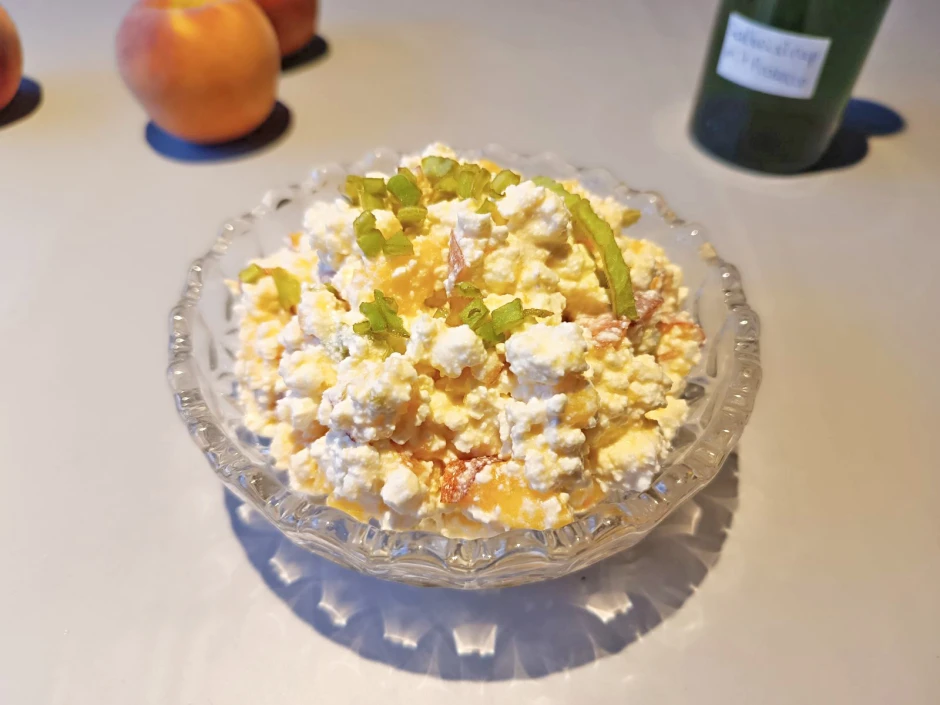 Bröseltopfen-Pfirsich Schale