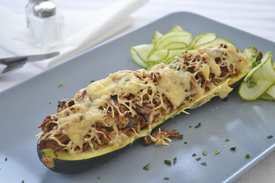 Gefüllte Zucchini