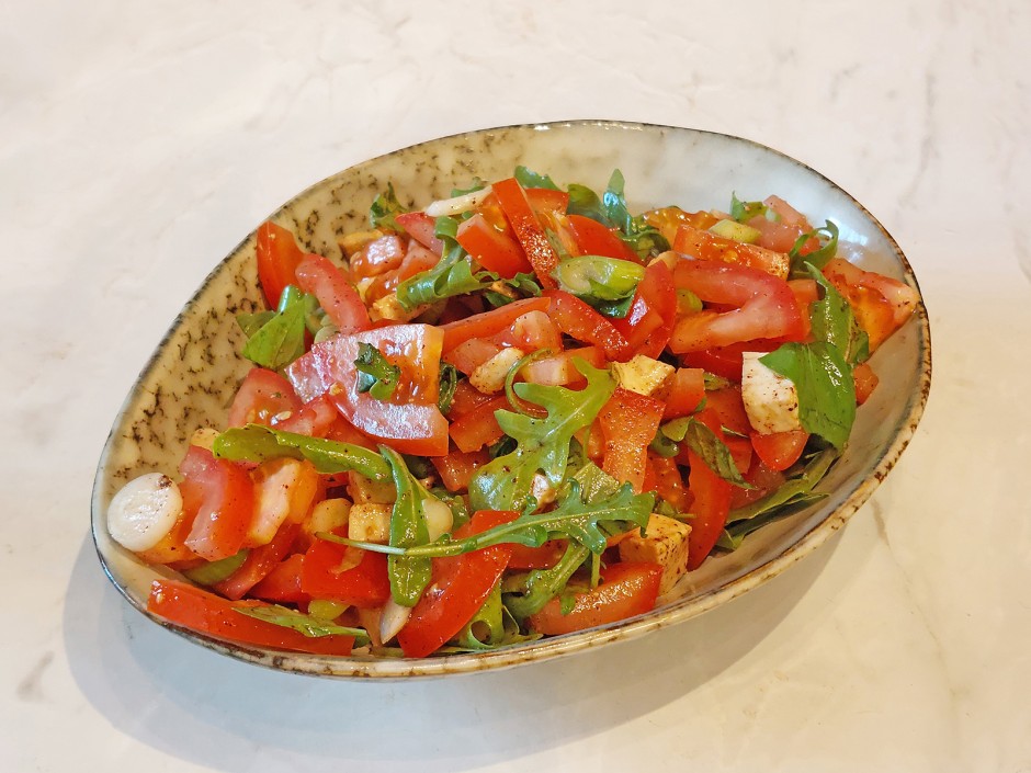 Tomaten-Rucola-Salat mit Sumach