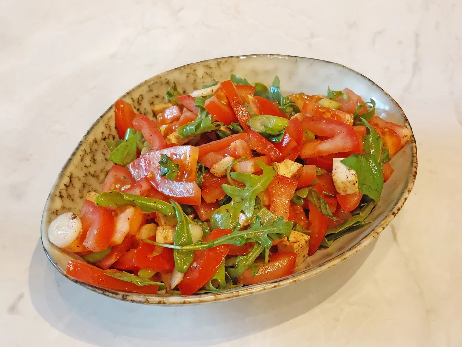 Tomaten-Rucola-Salat mit Sumach