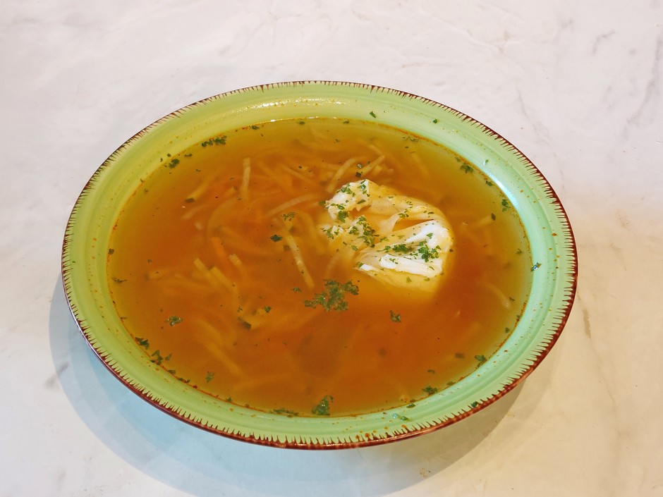 Jalapeno-Suppe mit pochiertem Ei