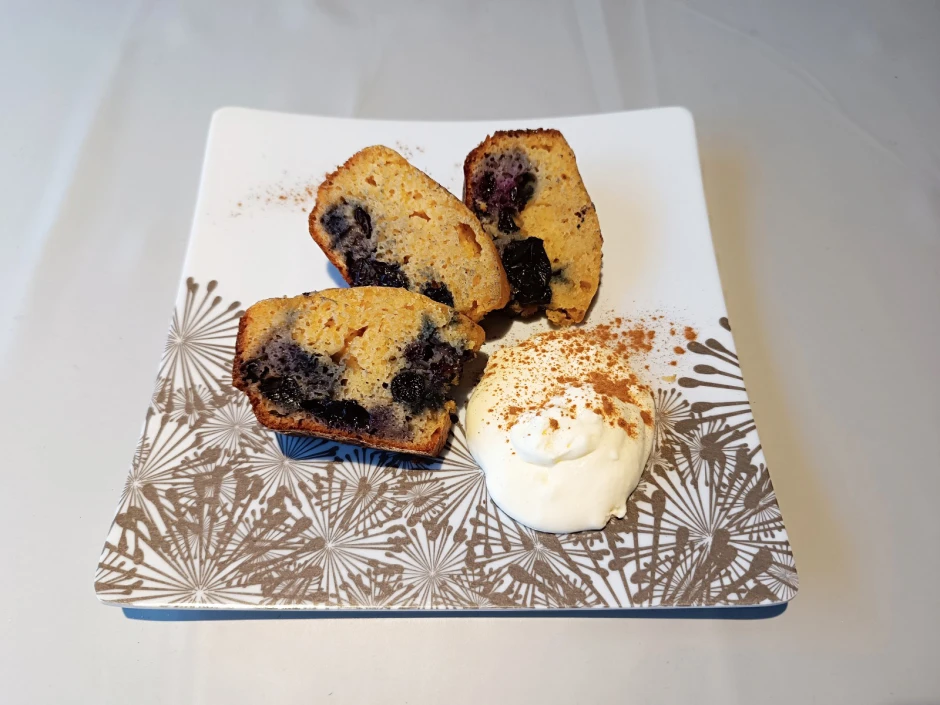 Schwarzbeerkuchen aus dem Camping-Backofen