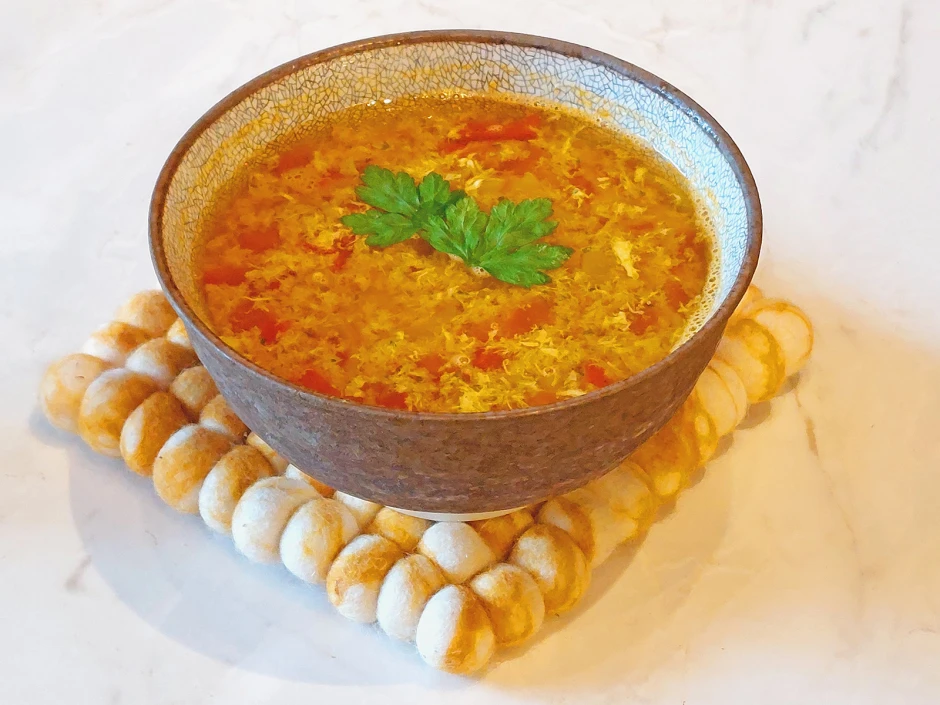 Kartoffel-Tomaten-Suppe mit Ei