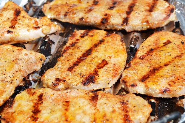 Gegrilltes Kotelett vom Karree