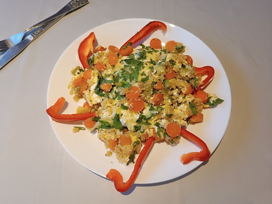 Quinoa-Karottenpfanne mit Spitzwegerich