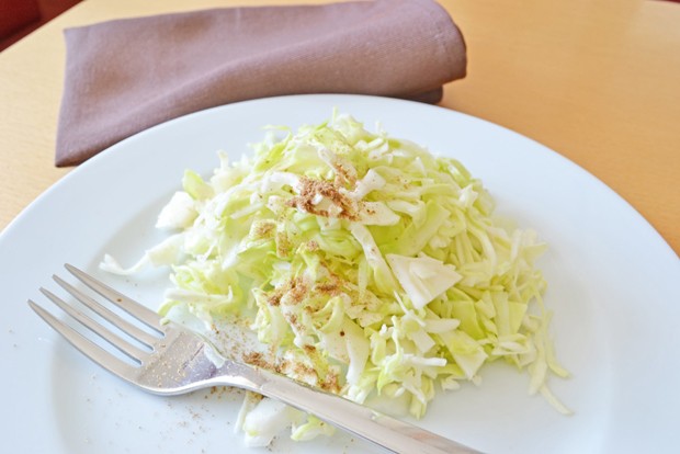 Krautsalat mit gemahlenem Kümmel
