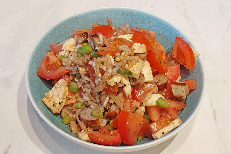 Tomaten-Bratwurst-Salat
