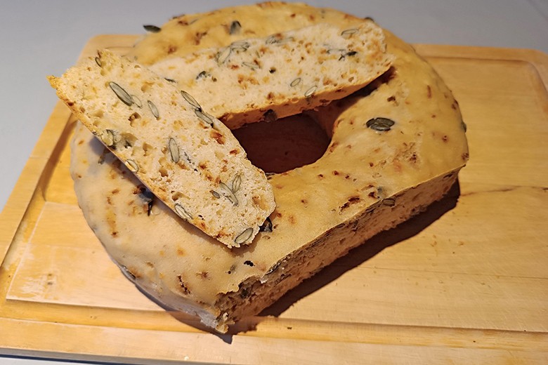 Röstzwiebelbrot aus dem Camping-Backofen