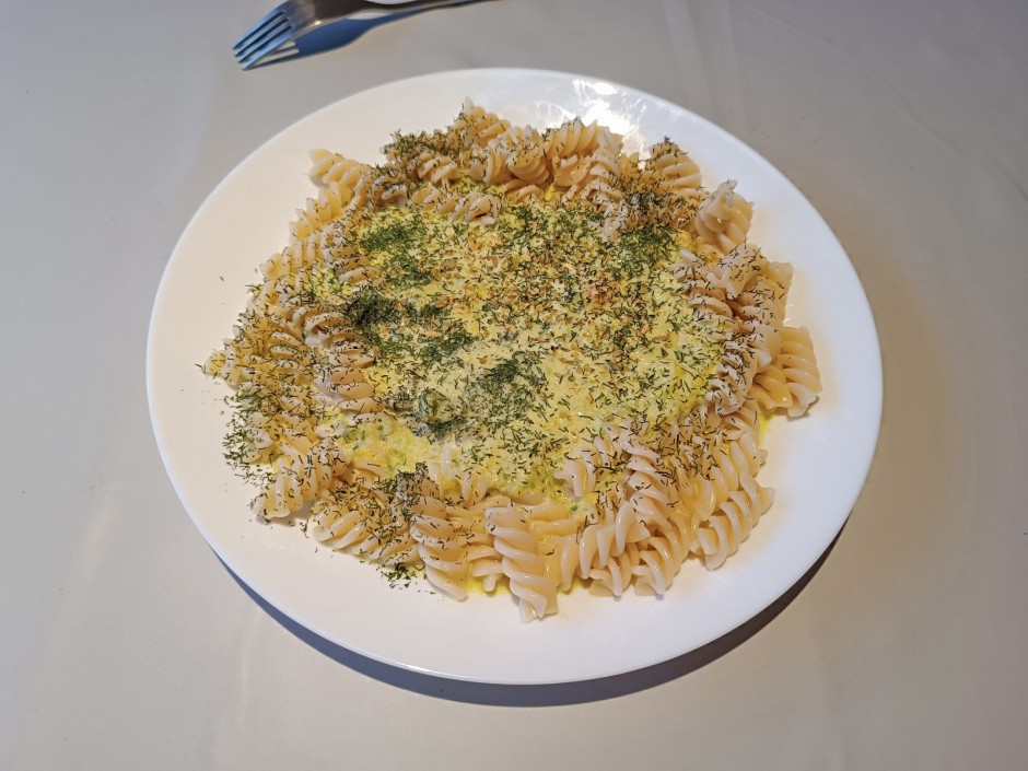 Dinkelnudeln mit Gurken-Karottensoße