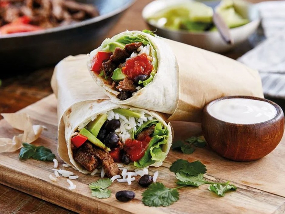 Burritos mit Rindfleisch, Reis und Gemüse