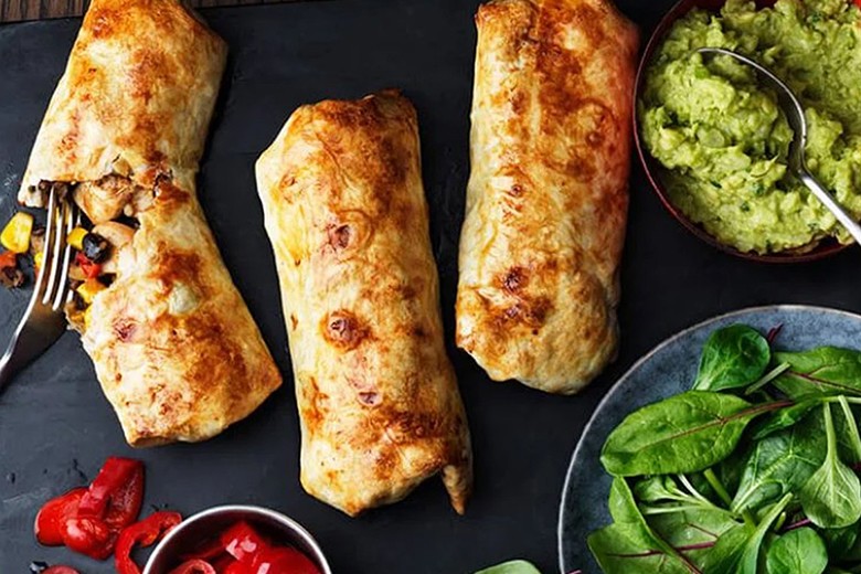 Chimichangas - Gratinierte Burritos mit Hühnerfleischfüllung