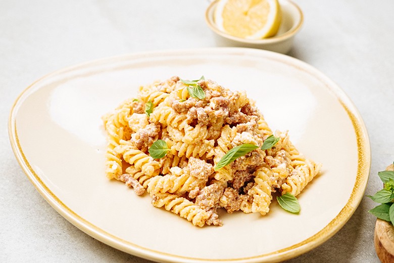 Nudeln mit Joghurt-Feta-Sauce