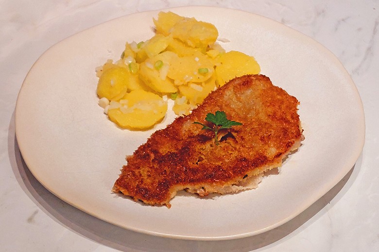Schweineschnitzel in Kokos-Panade