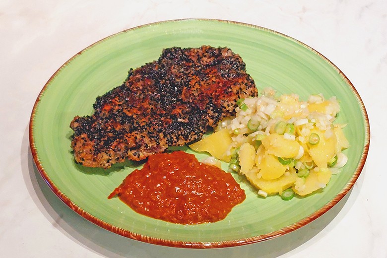 Schweinekotelett mit Sesam-Panade