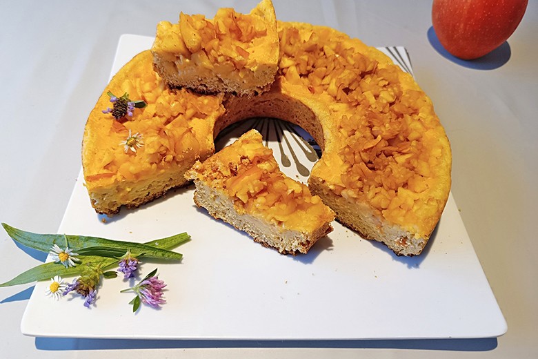 Apfelkuchen mit Marmeladencreme aus dem Camping-Backofen