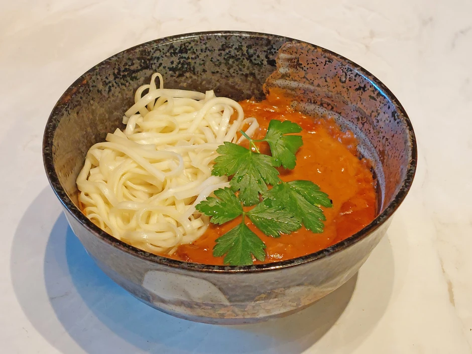 H&auml;hnchen-Bowl mit Erdnuss-So&szlig;e