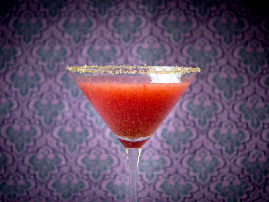 Erdbeer-Cocktail mit Amaranth