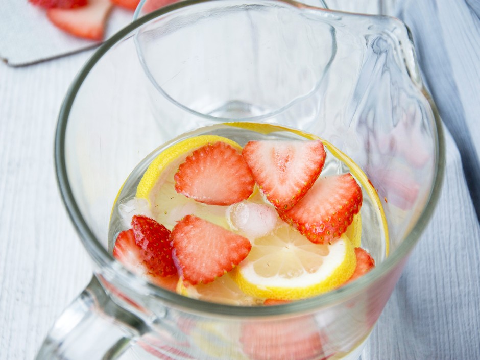Erdbeer-Zitronenwasser-Detox
