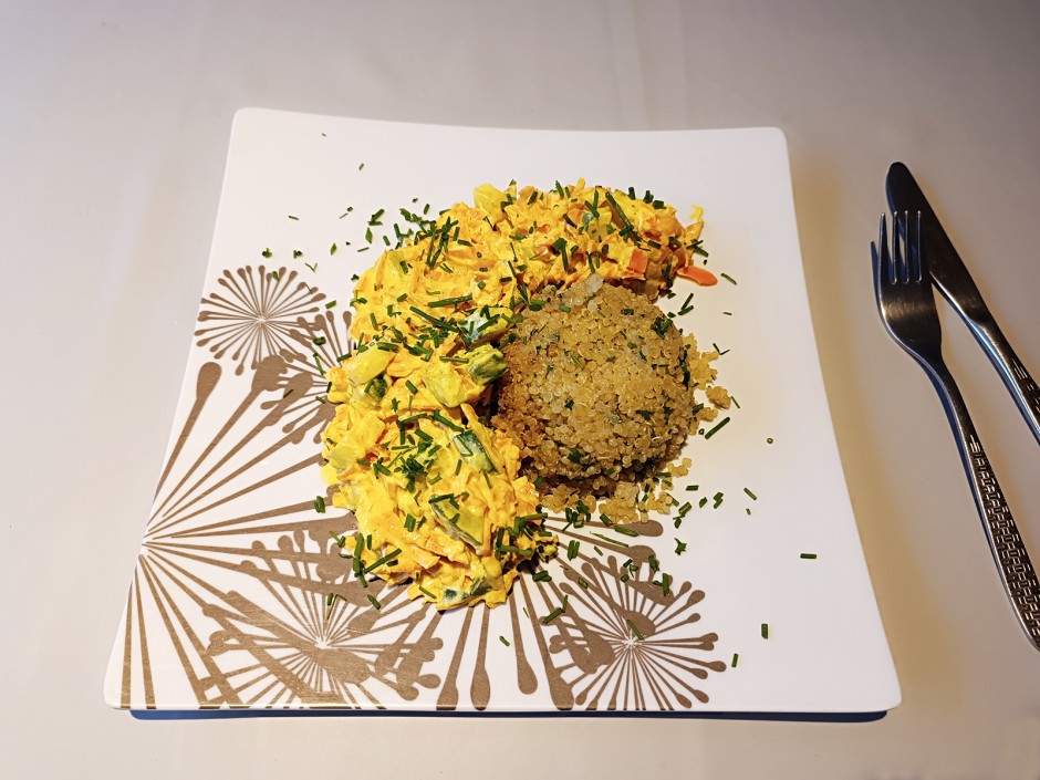 Quinoa mit Zucchini-Karottencreme