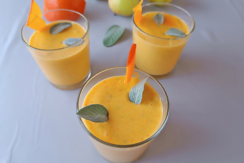 Smoothie mit Kürbis und Kurkuma