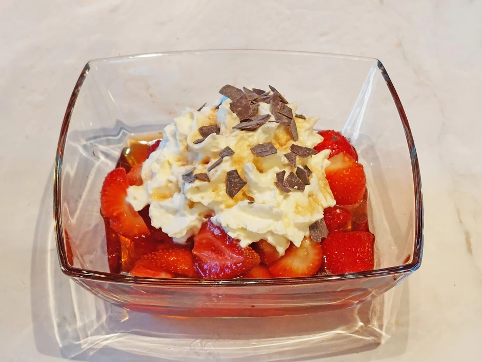 Marinierte Erdbeeren und Himbeeren