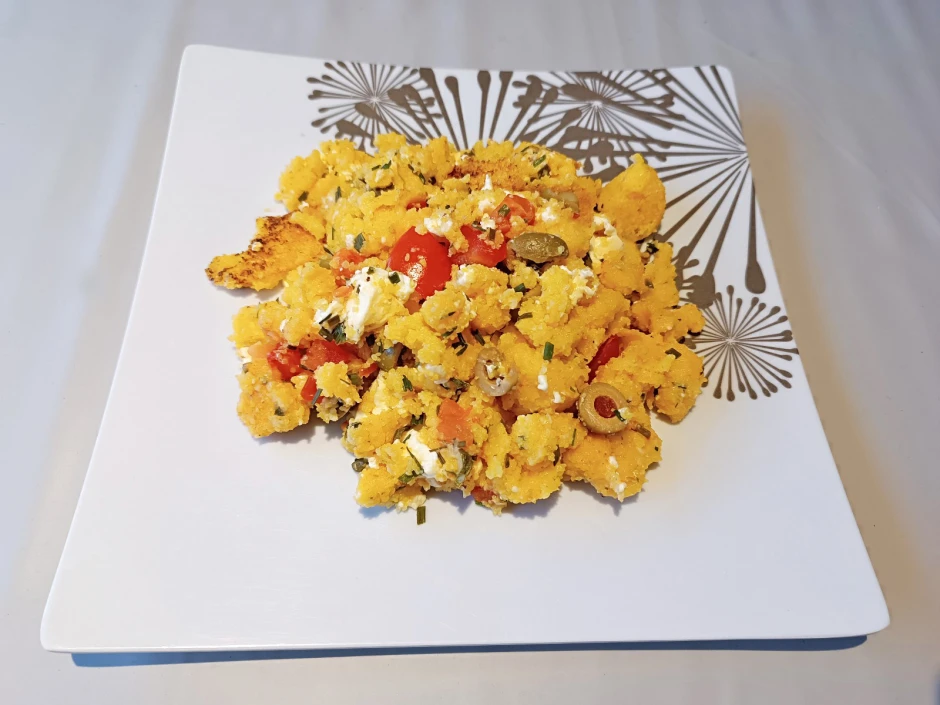 Polenta mit Oliven und Hirtenk&auml;se