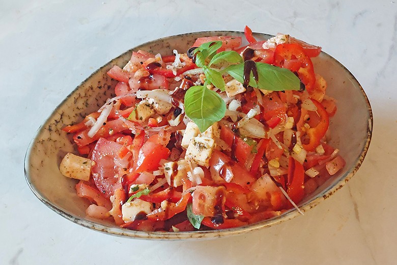 Orientalischer Tomaten-Paprika-Salat