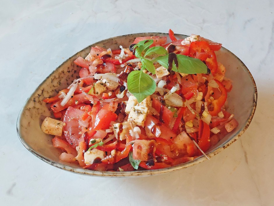 Orientalischer Tomaten-Paprika-Salat