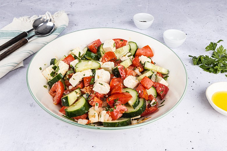 Tomaten-Gurkensalat mit Feta