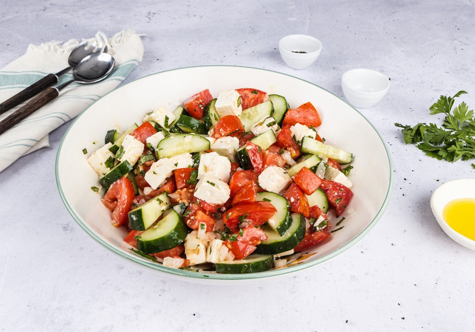 Tomaten-Gurkensalat mit Feta