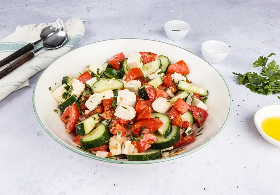Tomaten-Gurkensalat mit Feta