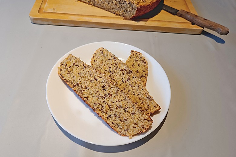 Low-Carb Brot aus dem Camping-Backofen