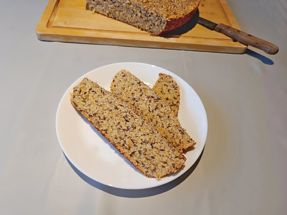 Low-Carb Brot aus dem Camping-Backofen