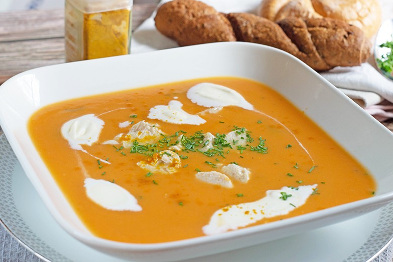 Hühner-Kokossuppe mit Curry
