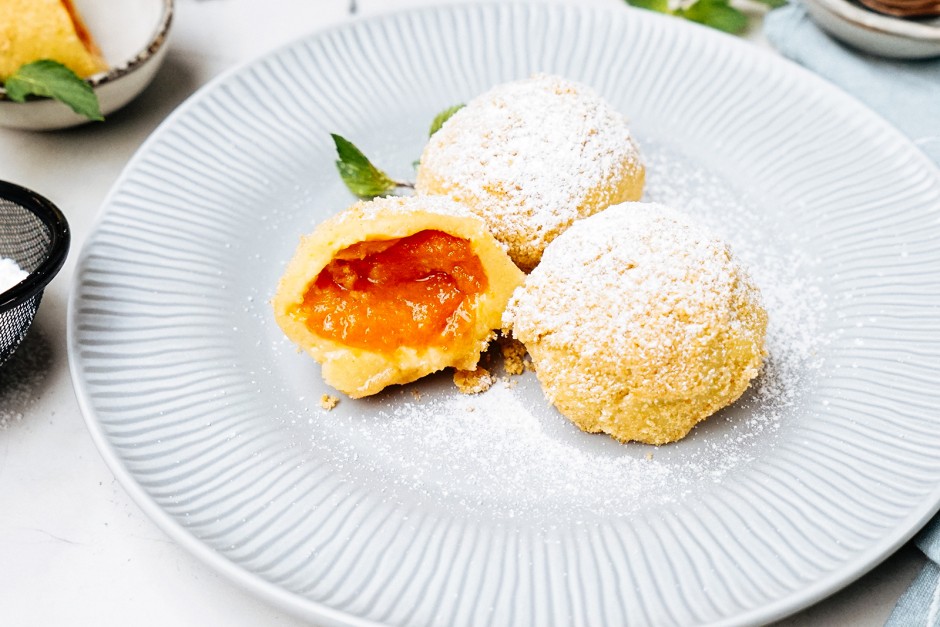 Marillenknödel mit Kartoffelteig