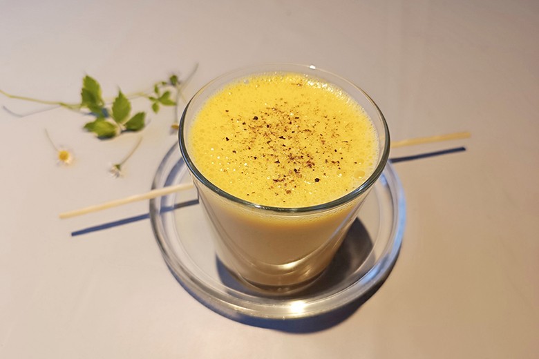 Goldener Kefir Shake