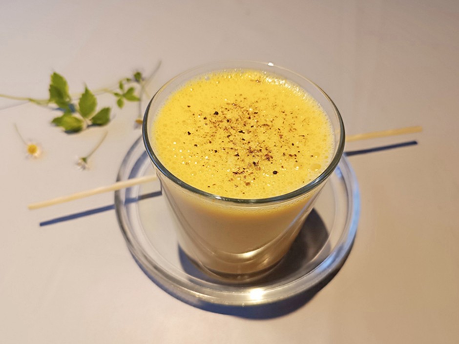 Goldener Kefir Shake