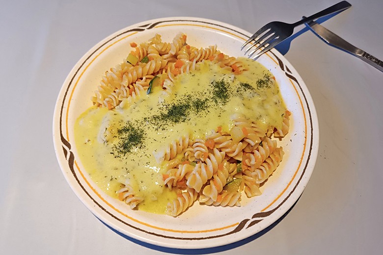 Gemüsenudeln mit Gurkensoße