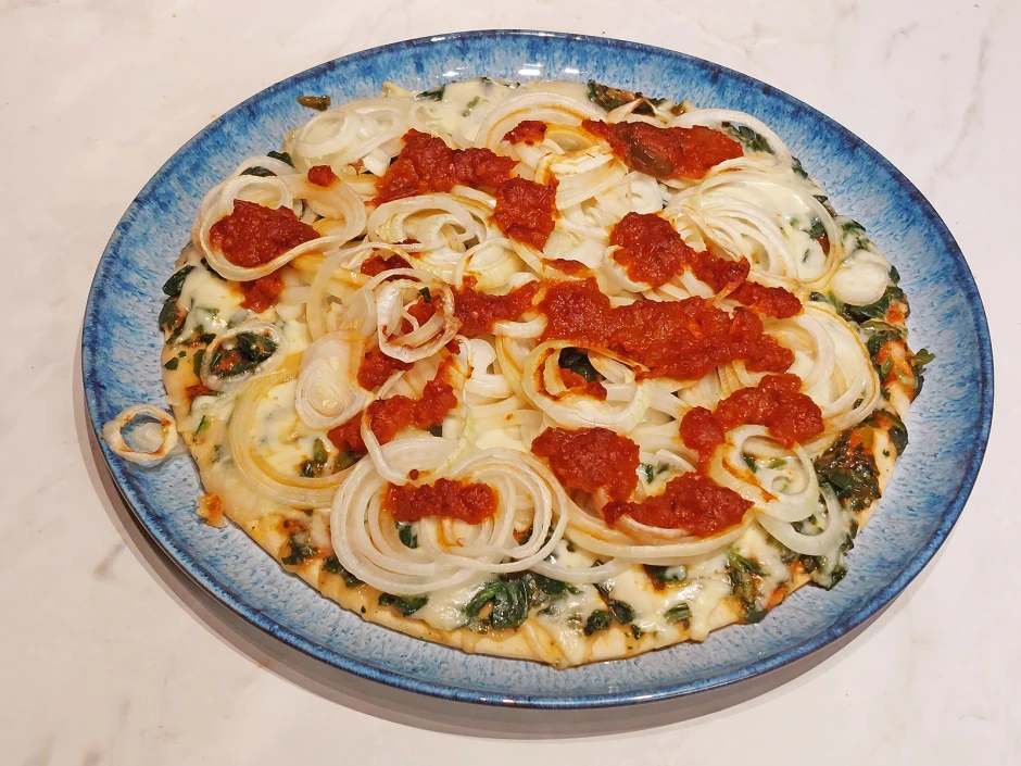Spinat-Zwiebelpizza