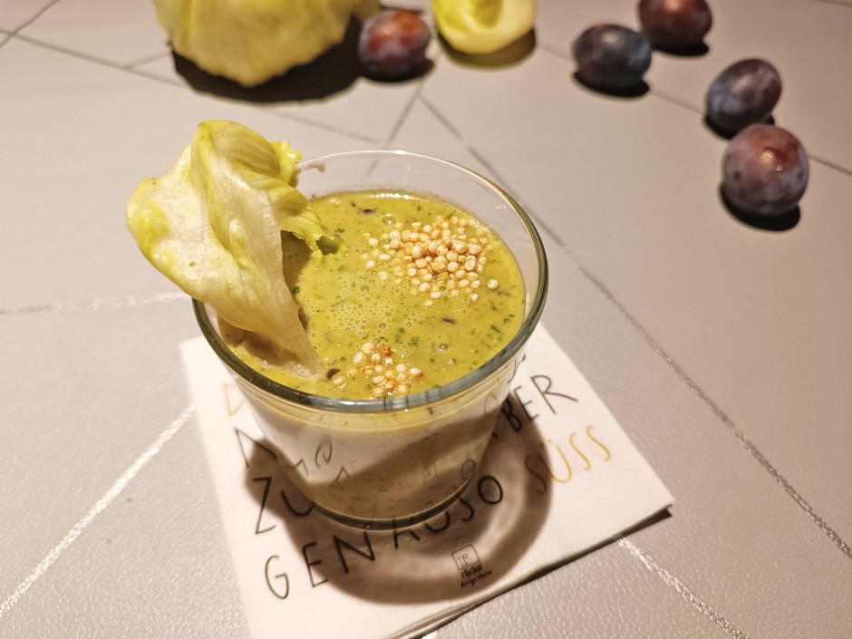 Grüner Smoothie mit Maiwipferlsirup
