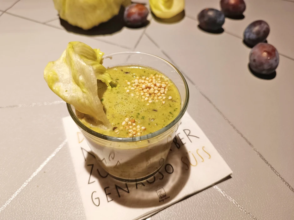 Grüner Smoothie mit Maiwipferlsirup
