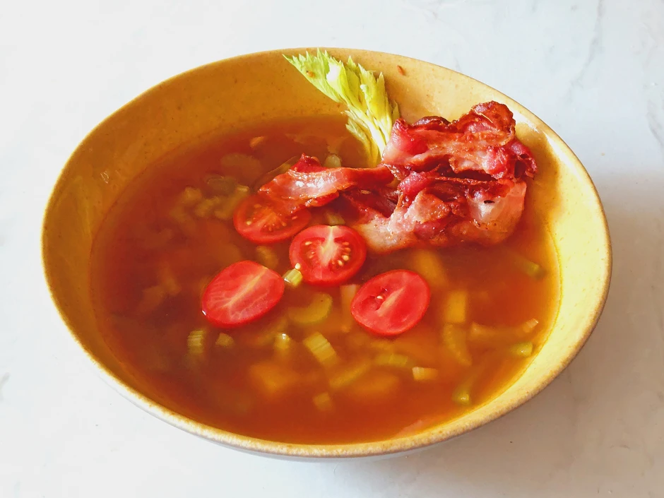 Currysuppe mit Staudensellerie