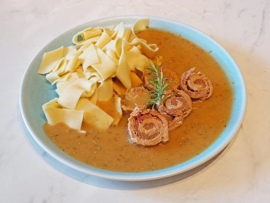 Fleischröllchen in Rosmarinsoße