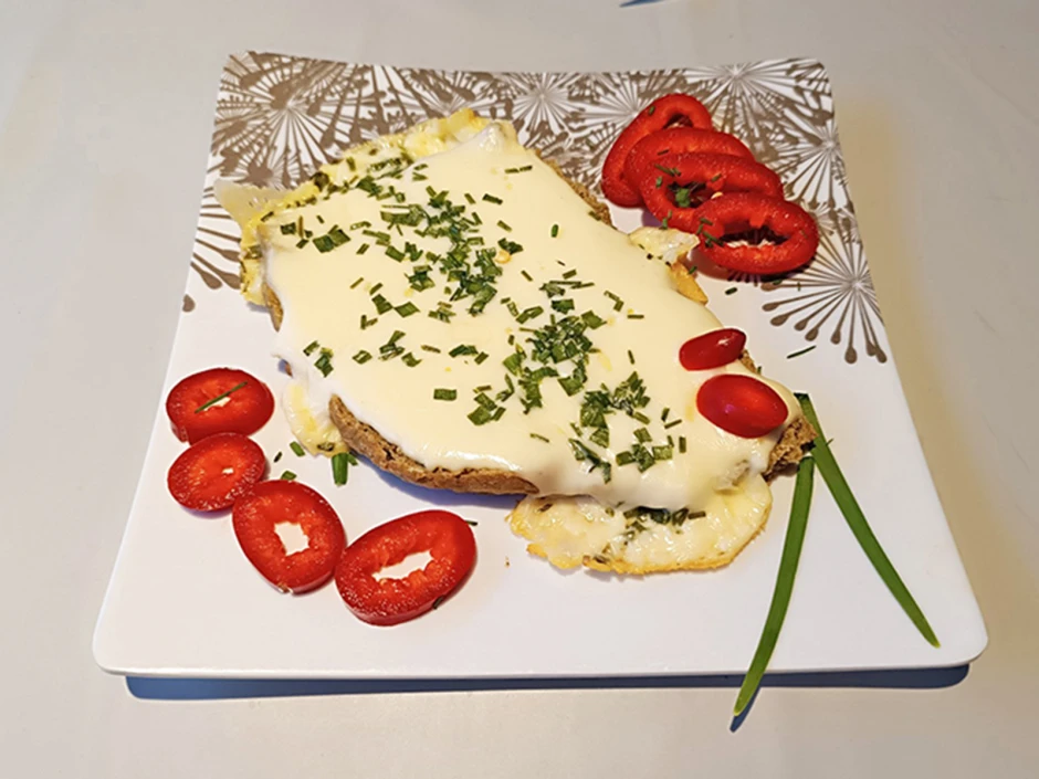 &Uuml;berbackenes Schwarzbrot aus der Pfanne