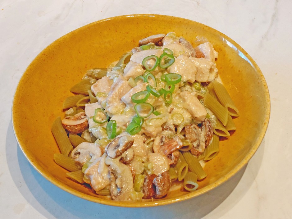 Erbsen-Penne mit Champignon-Puten-Soße